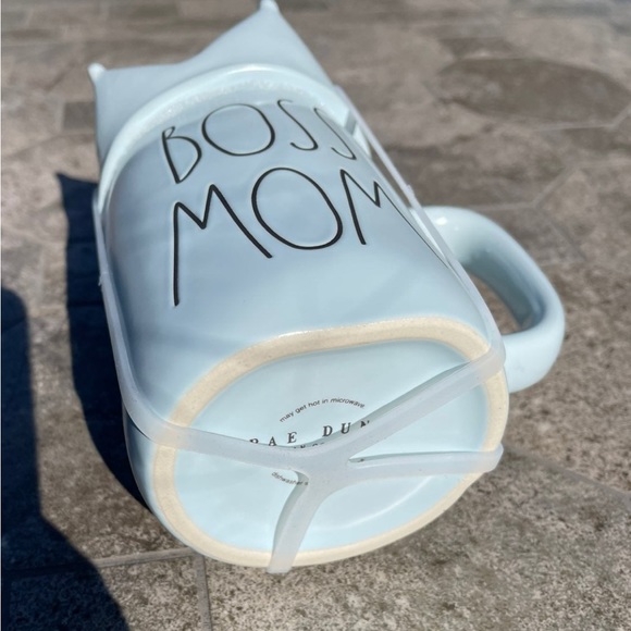 Rae Dunn Boss Mom Coffee Mug Crown Topper - Picture 2 of 3